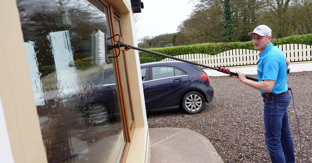 How to remove limescale (calcium) from window glass (video)