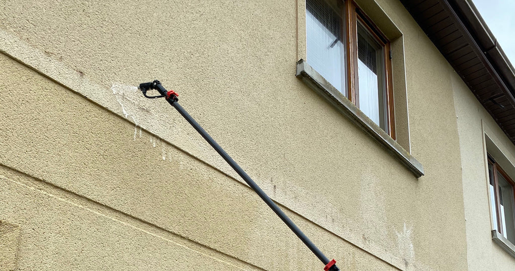 Does Benz Lightning Cleanze produce hydrochloric acid on render?