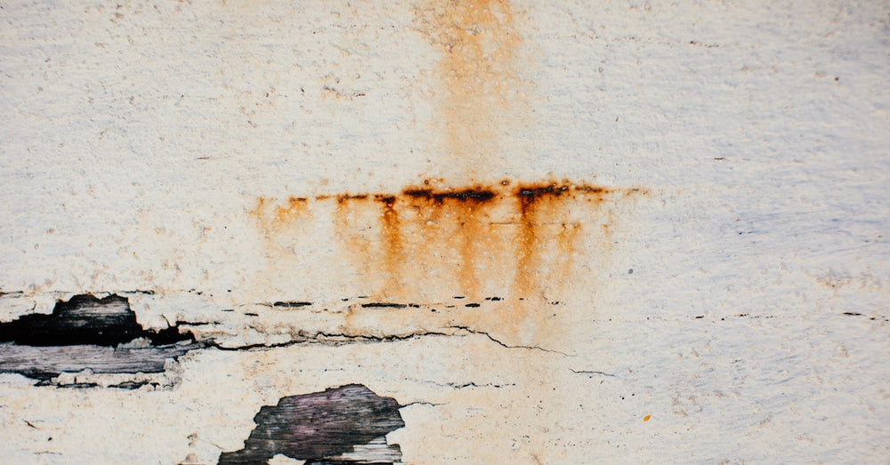 How to remove rust stains from painted render