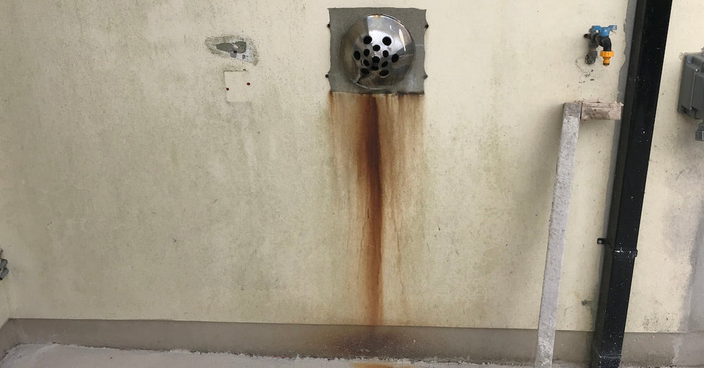 How to remove rust stains from render