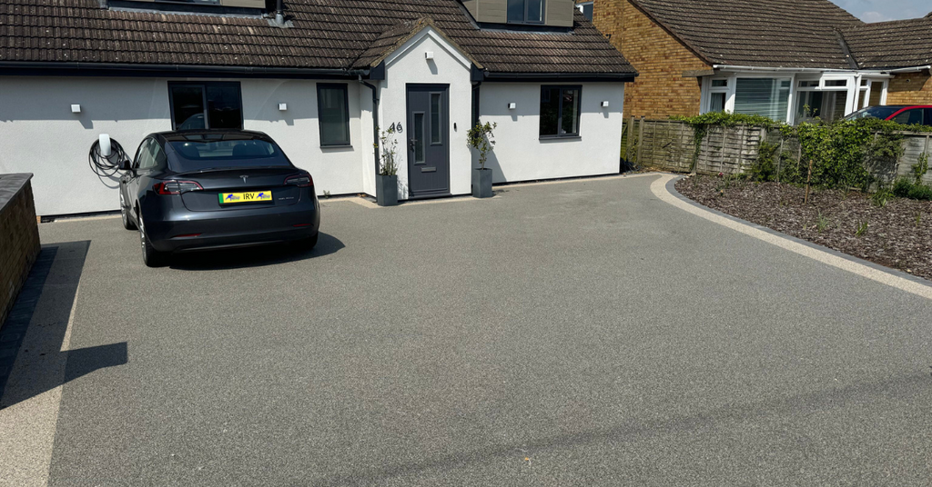 Resin bound bonded driveway