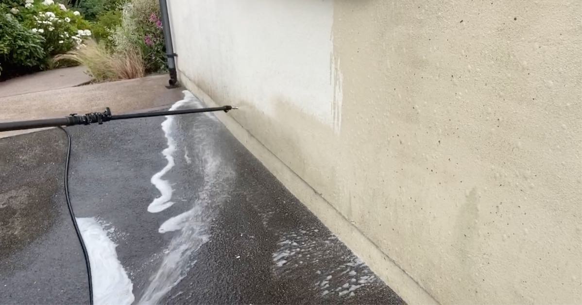 How to avoid clean streaks on tarmac when soft washing wall render