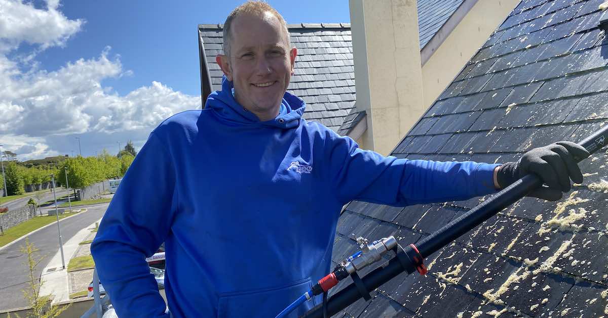 Ben demonstrates the best softwashing equipment for treating roofs (video)